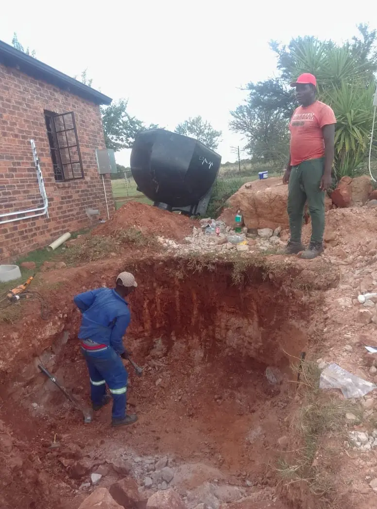 Water storage tank installation